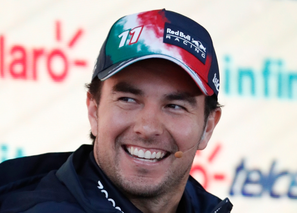 Sergio "Checo" Pérez presenta su casco especial para el Gran Premio de México