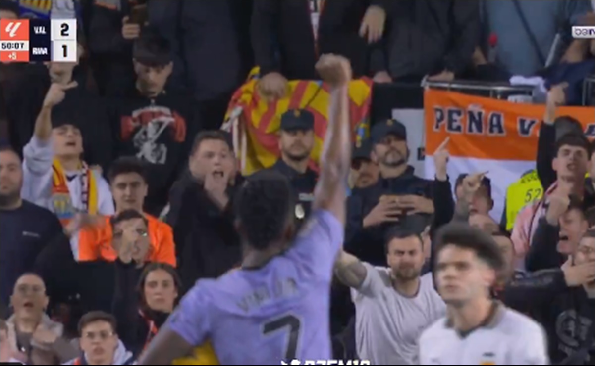 Vinicius convierte y festeja con dedicatoria frente a la afición del Valencia un año después de los insultos racistas en su contra