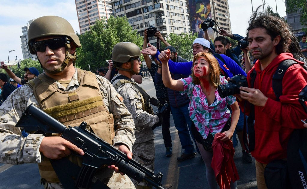 Chilenos desafían estado de emergencia en Santiago