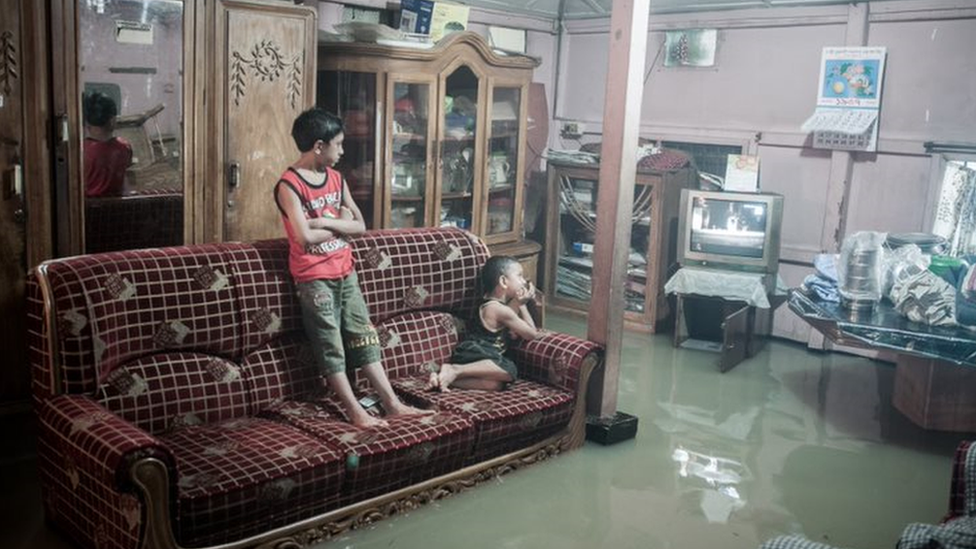 Las dramáticas fotos que documentan la devastación de una ciudad por el aumento del nivel del mar en Bangladesh