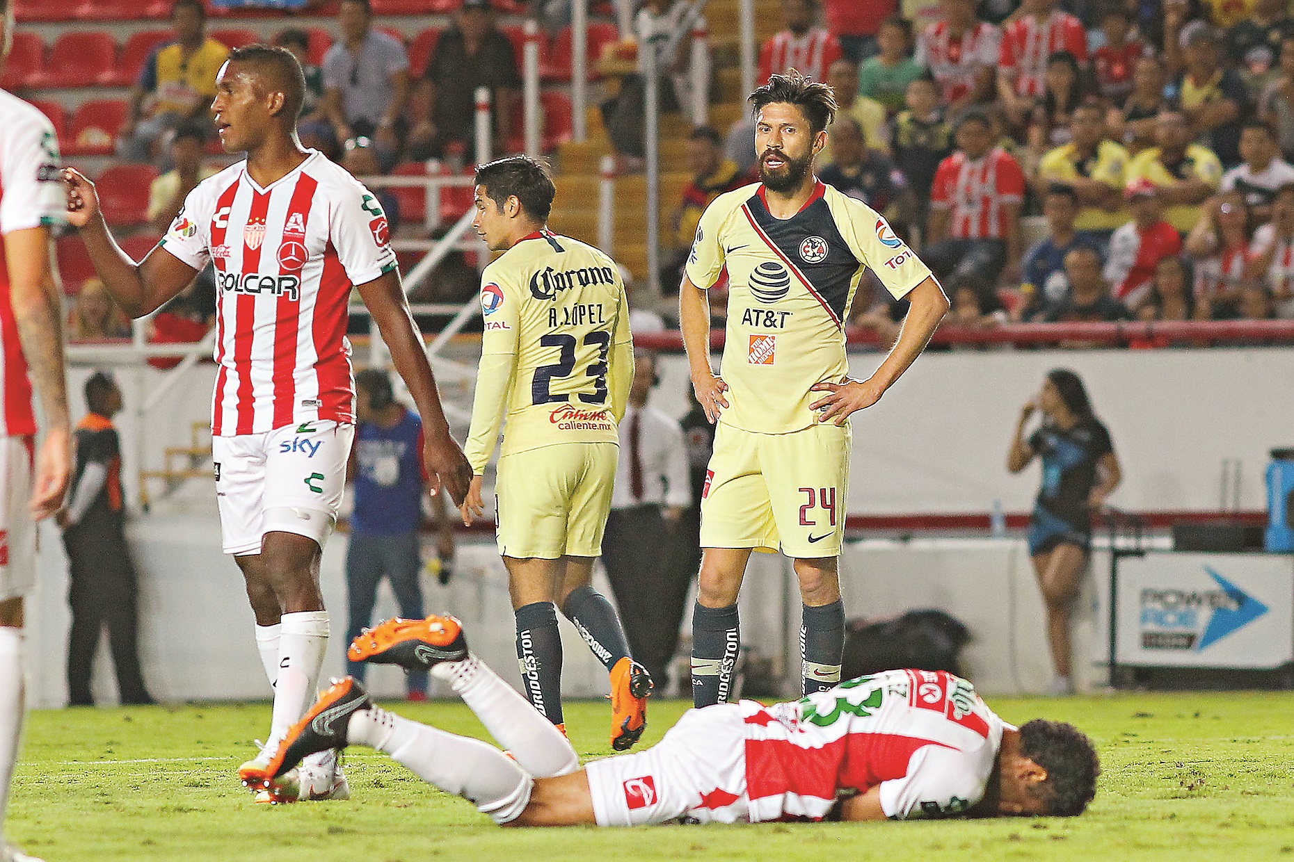 América, muy escaso de plantel