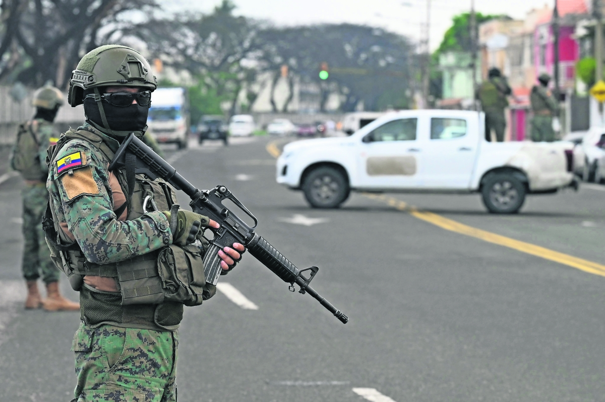 Ven coqueteo militar entre Ecuador y EU ante narco