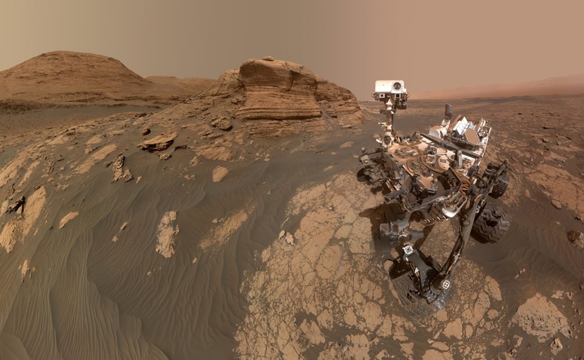 El rover Curiosity se toma una "selfie" frente al Mont Mercou, su nuevo hallazgo en Marte