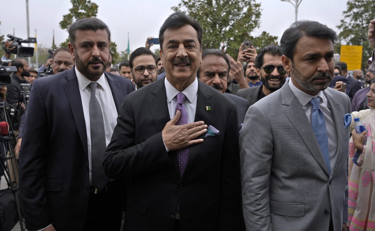 Parlamentarios juran cargo en Pakistán entre protestas de aliados de Imran Khan
