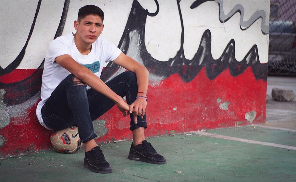 Mexican soccer player Edson Álvarez to play in Ajax
