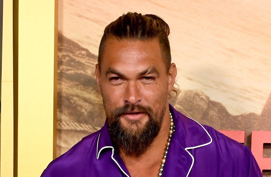 Jason Momoa se desviste en programa de televisión