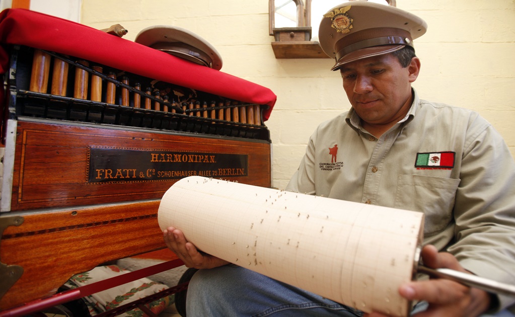 Mexico City's organ grinders and their fading tune