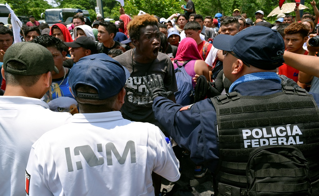 Mexican armed forces meets migrants at southern border