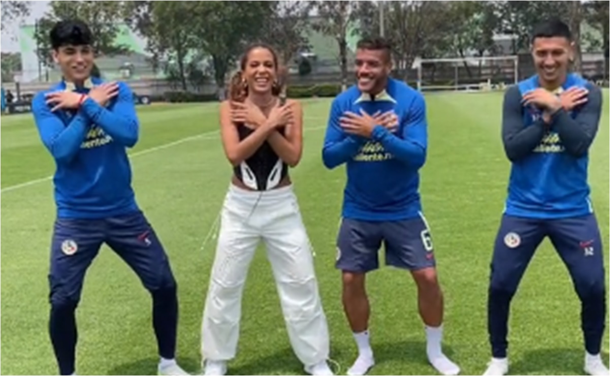 VIDEO: Anitta aparece en entrenamiento del América y hace bailar a jugadores