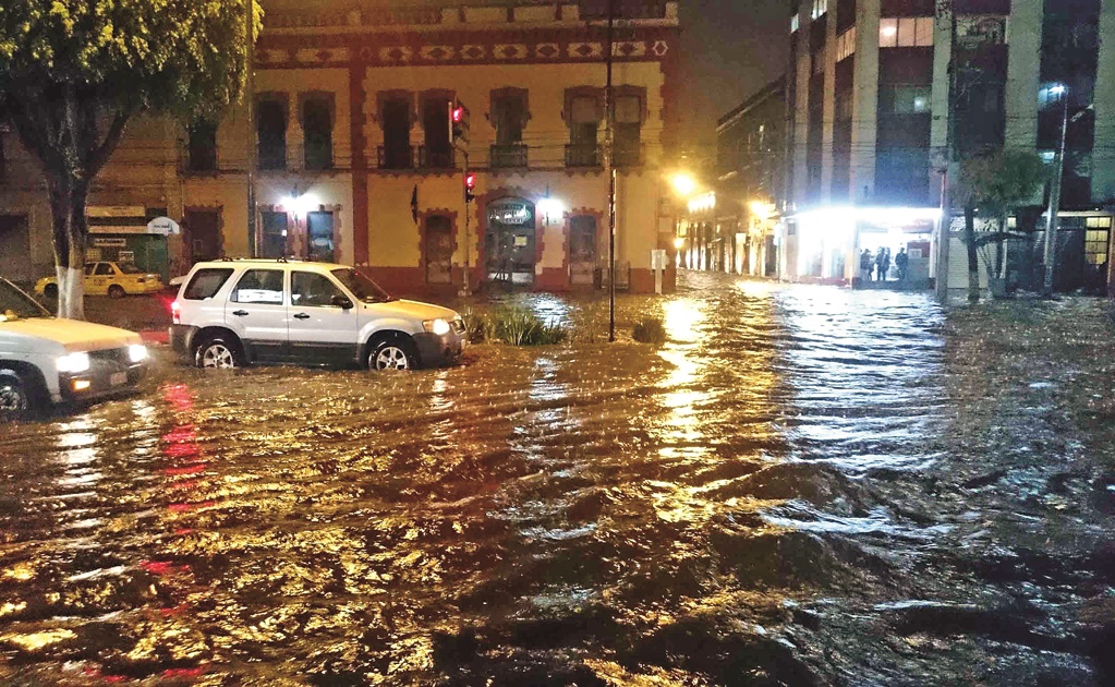 Evacuan en Jalisco a más de 200 personas por tormenta tropical  "Lorena"
