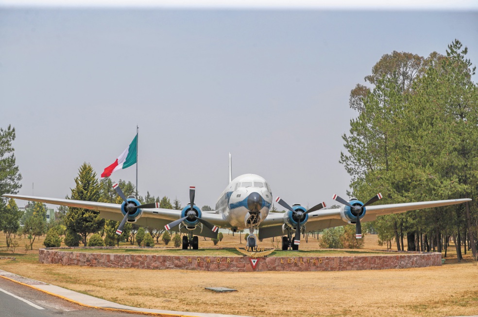 Dan a Sedena la operación de tres aeropuertos más, los de Uruapan, Palenque y Puebla