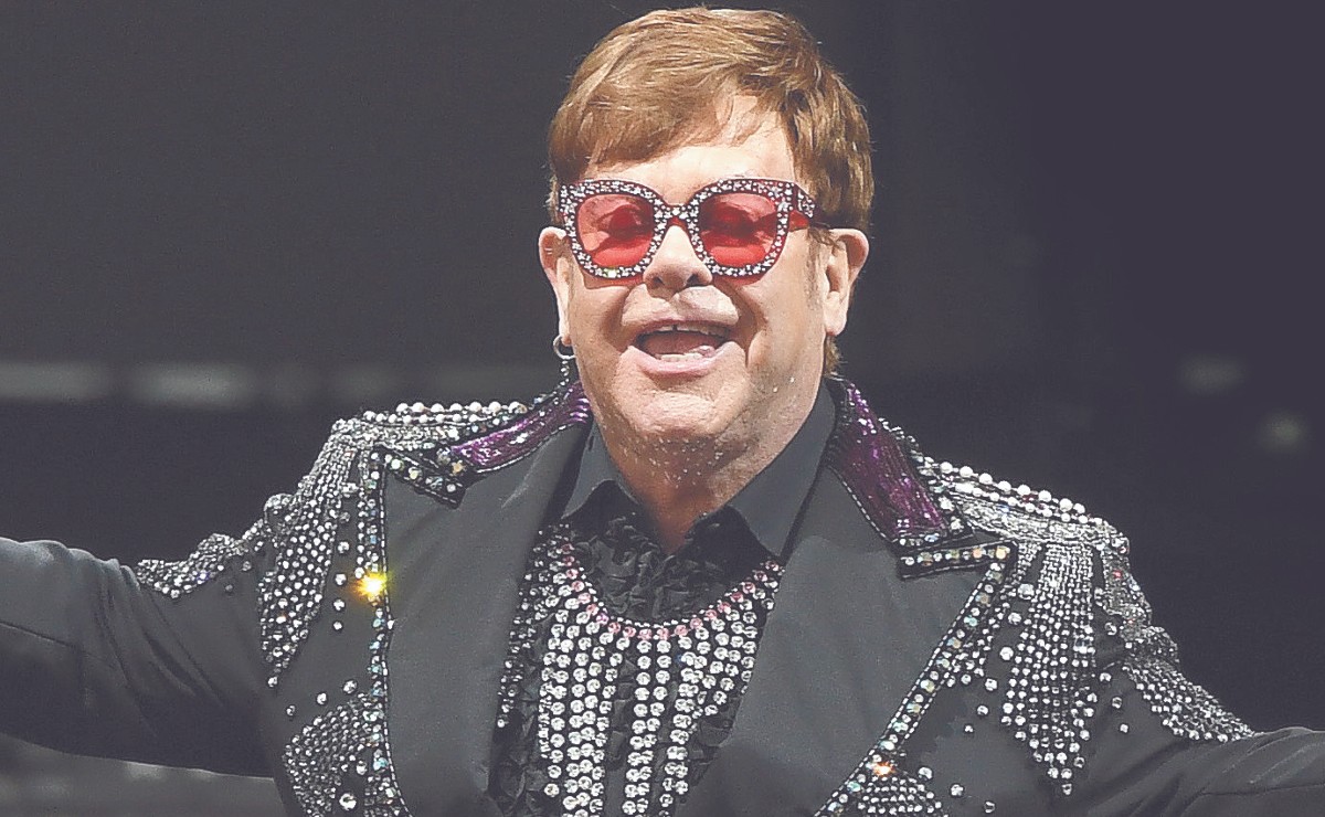 Elton John enciende las alarmas tras ser hospitalizado, esto se sabe