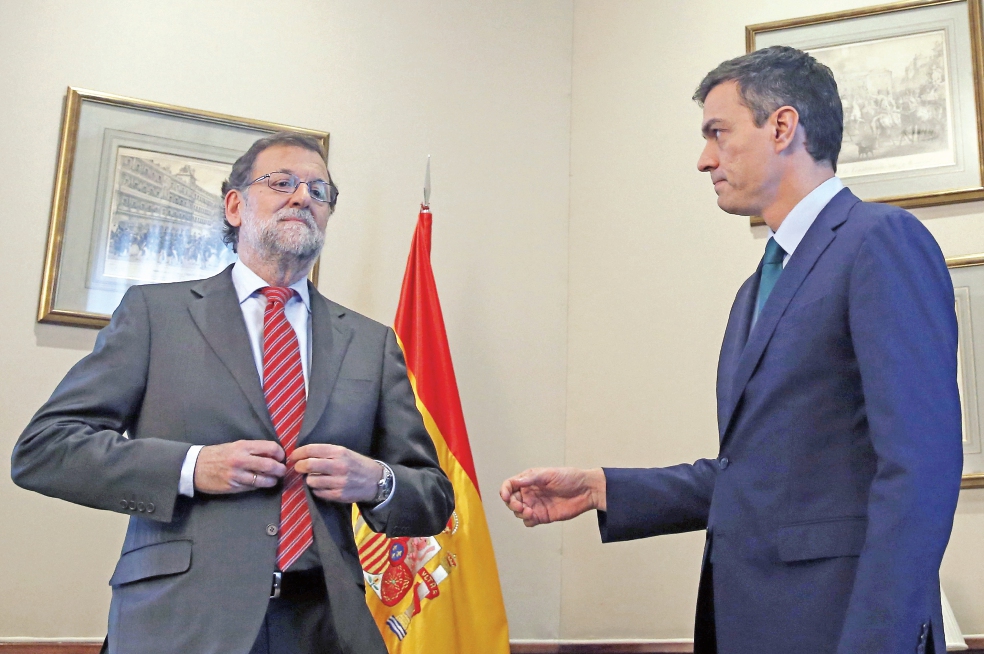 Rajoy desaira al líder del PSOE