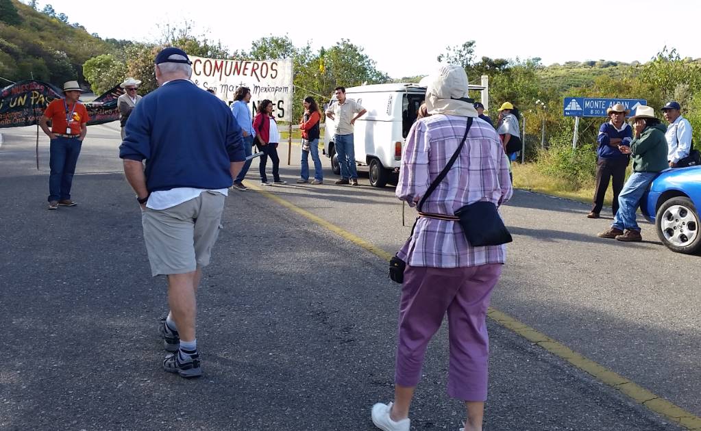 Comuneros bloquean accesos a Monte Albán