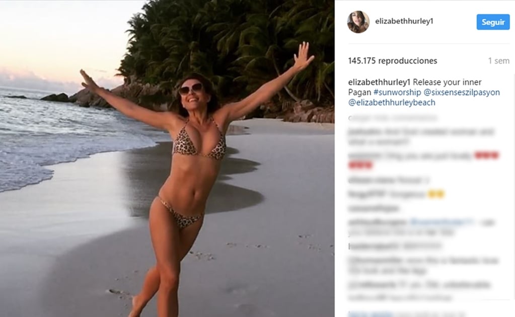 Liz Hurley presume su figura en bikini a los 51 años