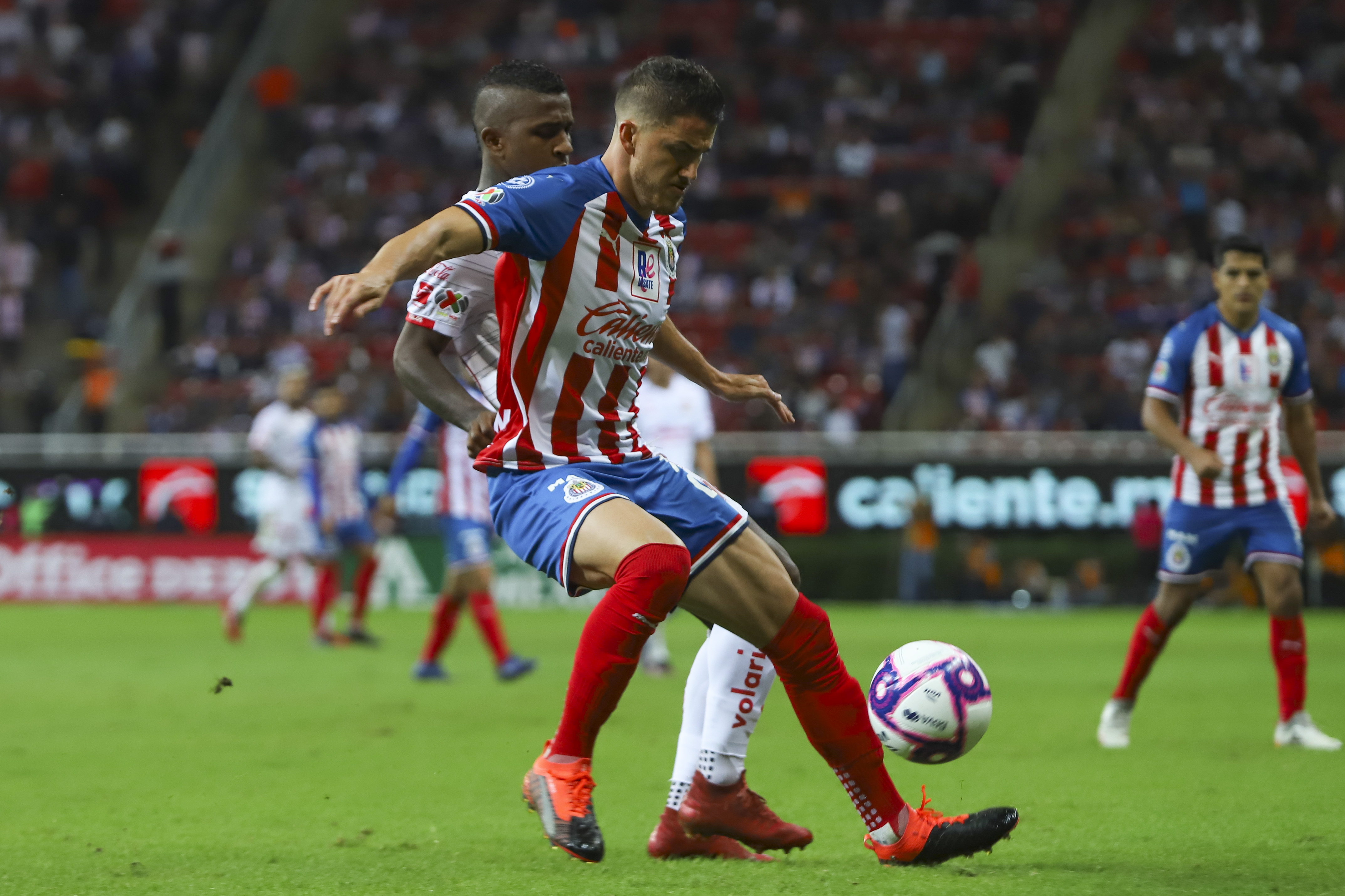 Calificar y evitar el repechaje, el objetivo de Chivas