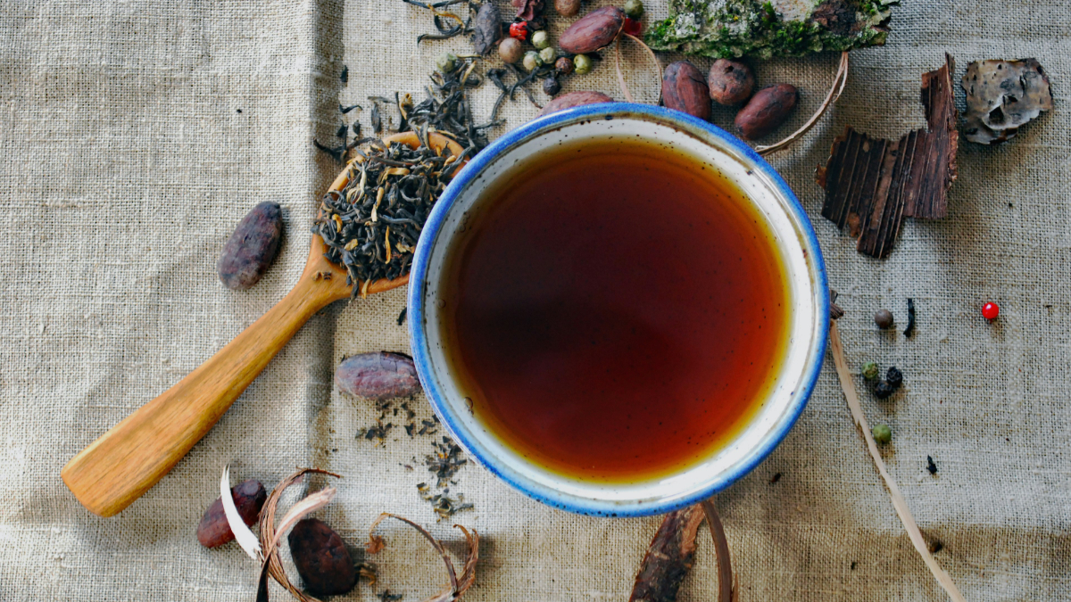 Esta infusión con miel te ayuda a desinflamar el estómago