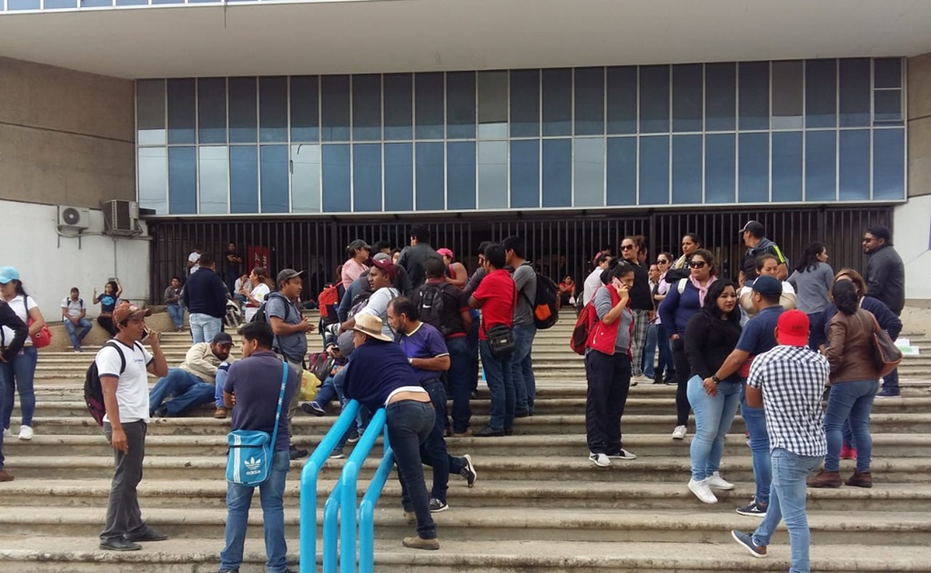 Exigen liberación de maestros detenidos en Chiapas