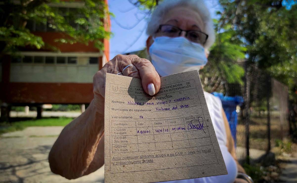 "Gracias a Fidel, gracias a Dios": cubanos son inmunizados con su propia vacuna contra Covid-19