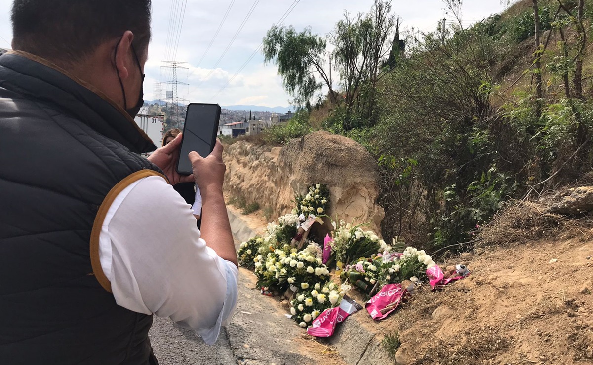 Automovilistas se toman selfies en ofrenda a Octavio Ocaña sobre autopista Lechería-Chamapa