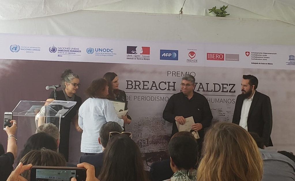 Piden más protección a periodistas en premiación Breach/Valdez