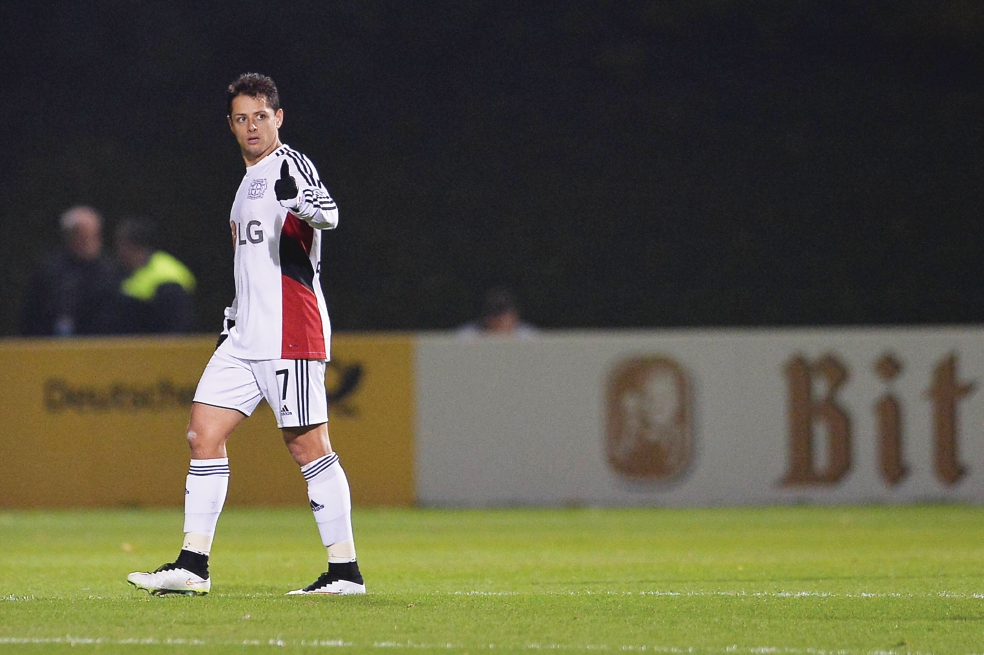 ‘Chicharito’, enrachado con Bayer