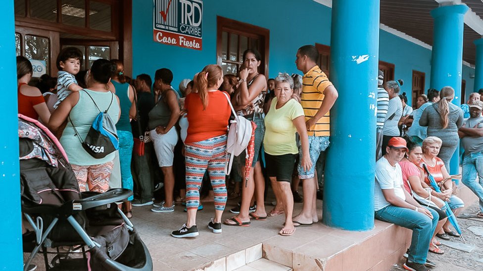 Las filas en Cuba por escasez de comida: "la gente casi se mata por comprar una lengua de puerco"
