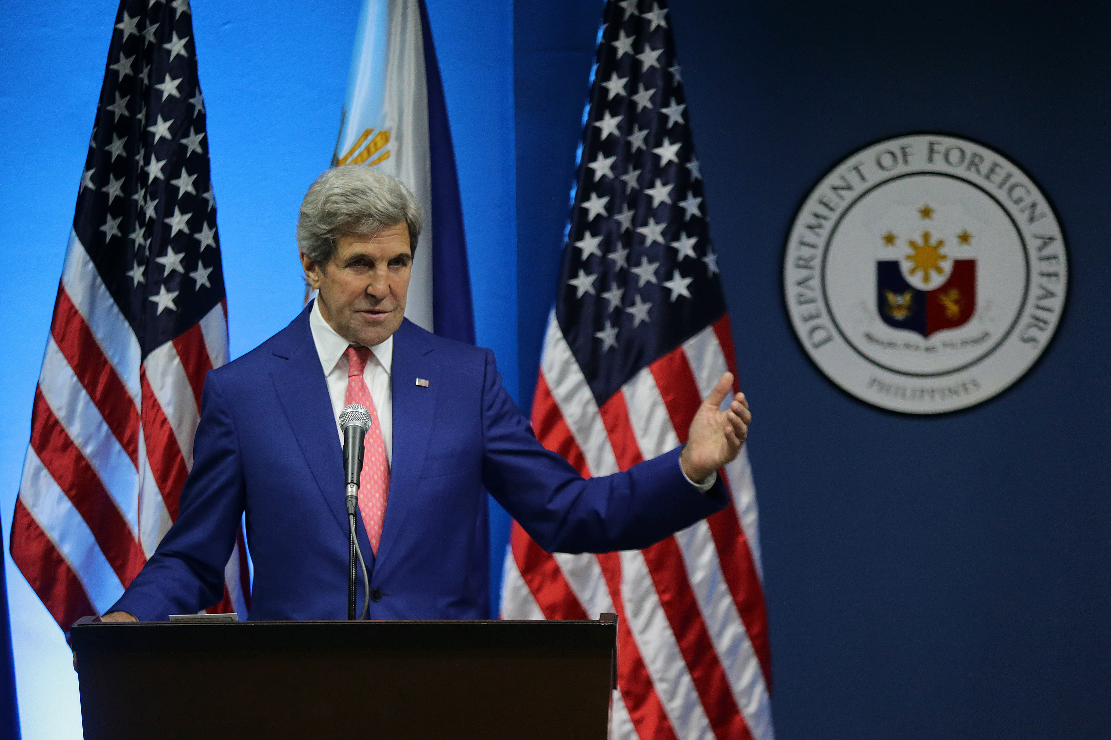 Kerry pide no "jugar al retraso" con revocatorio en Venezuela
