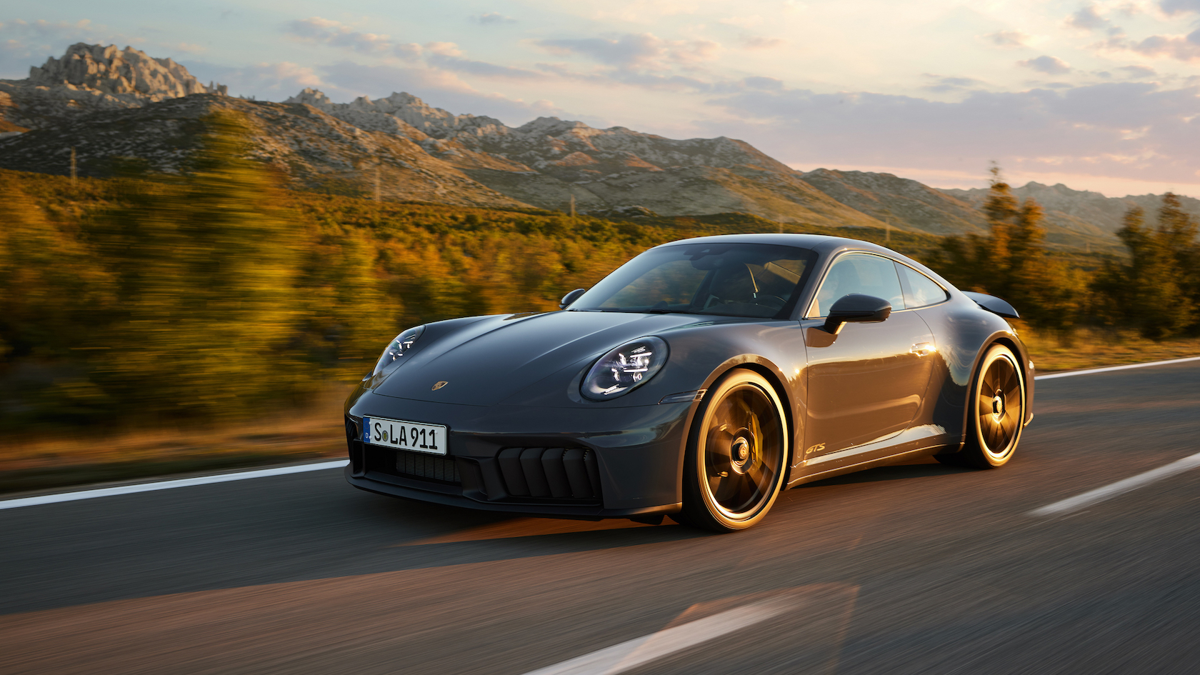 Porsche 911 T-Hybrid, el icónico deportivo entra a la hibridación