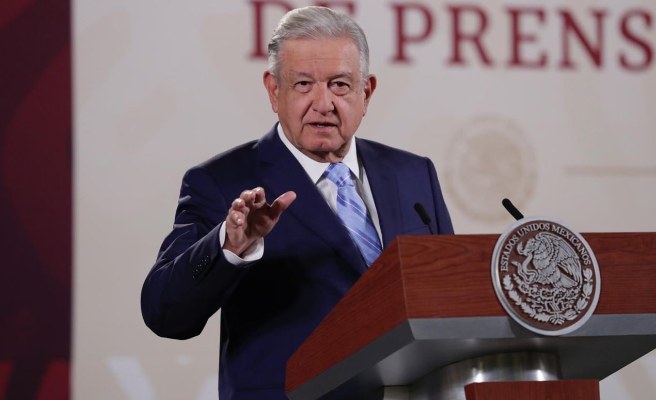 Alumnos recibirán folletos y 15 minutos diarios de orientación sobre los daños que causan las drogas: AMLO