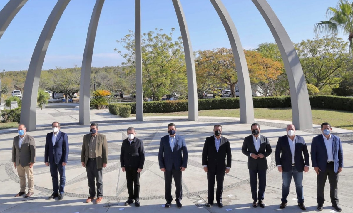 Gobernadores federalistas aseguran que seguirán denunciando la falta de estrategia del gobierno ante el Covid