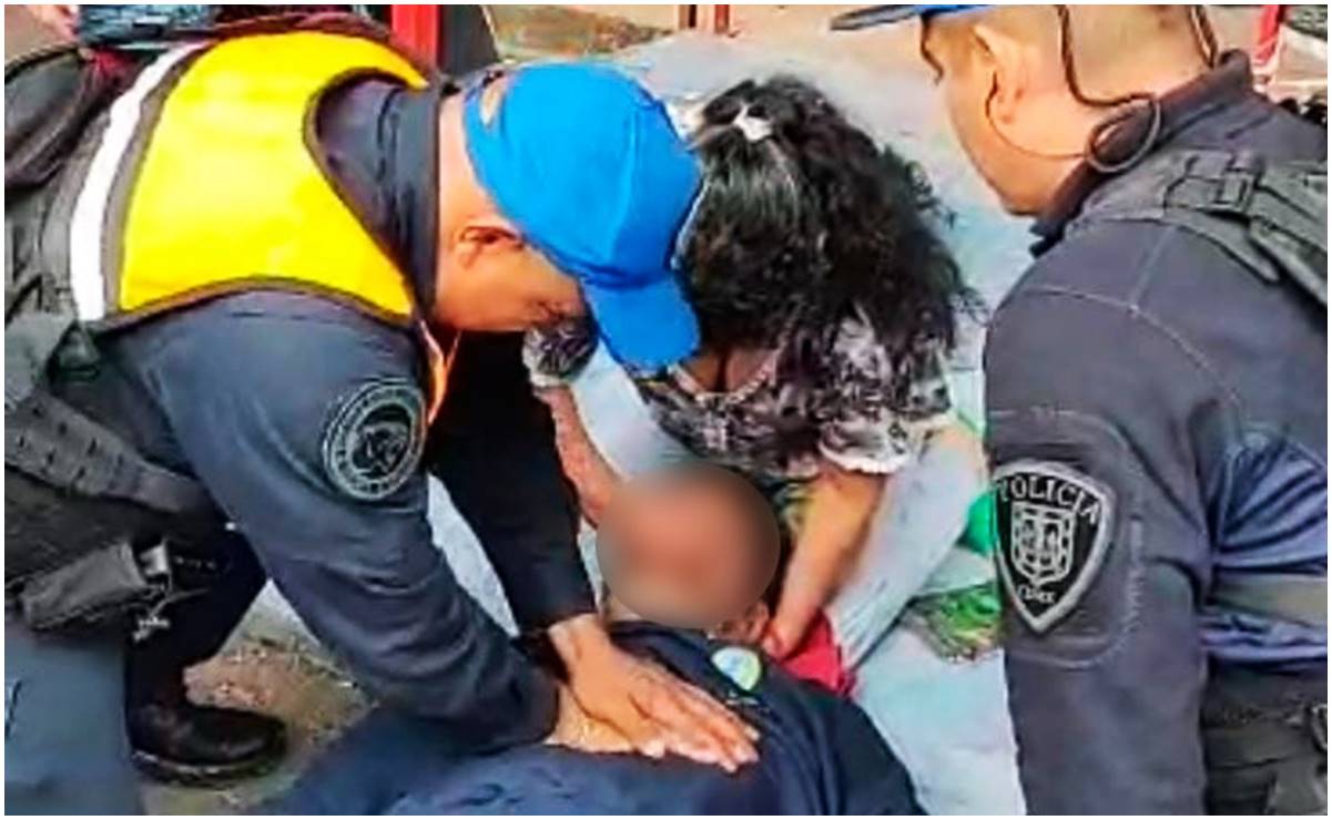 VIDEO: Así reanimaron policías a un abuelito que se desvaneció en la Morelos