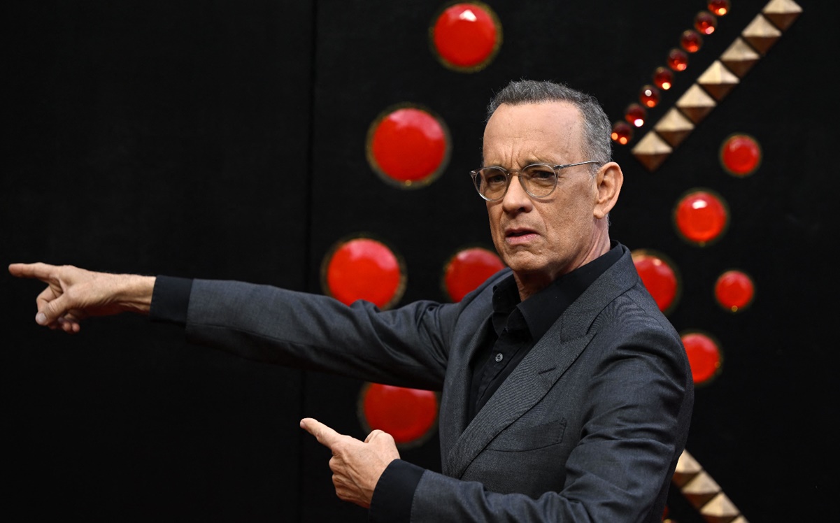 Tom Hanks estalla contra sus fans por empujar a su esposa accidentalmente 