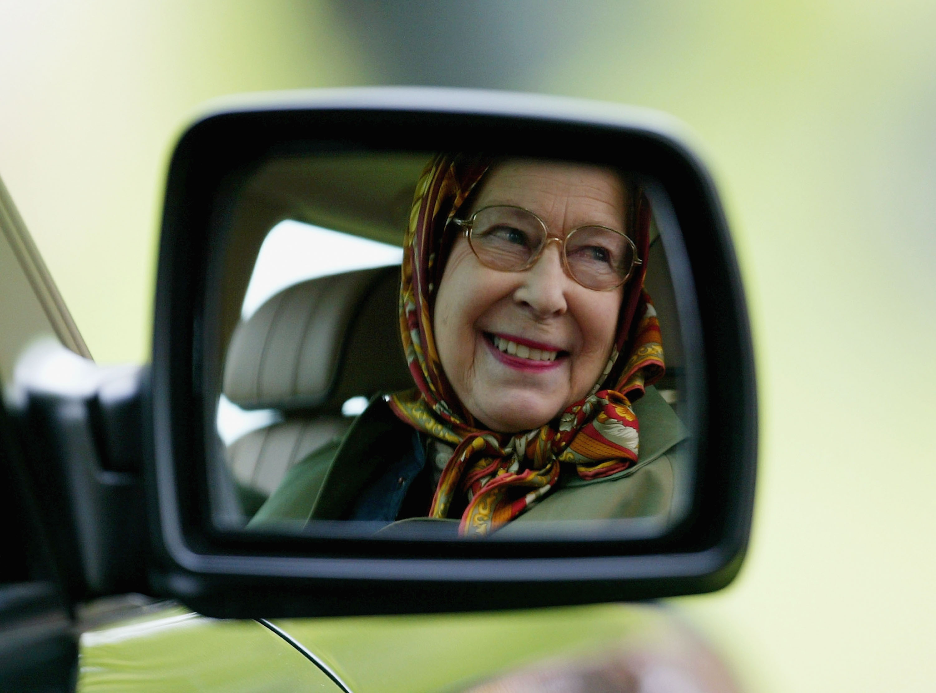 La Reina Isabel y su gusto por los autos