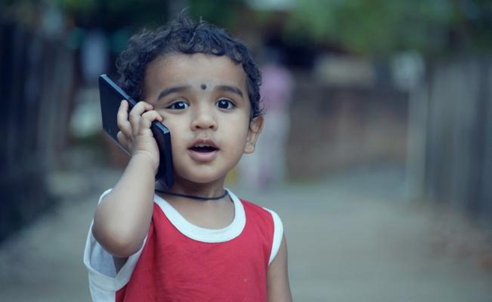 Piden a Apple que aborde adicción de niños a teléfonos móviles