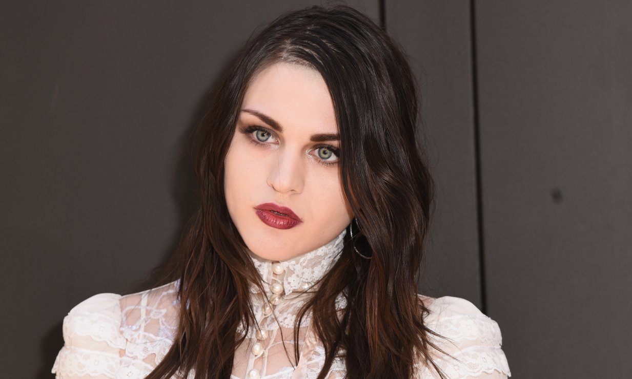 Frances Bean, hija de Kurt Cobain y Courtney Love, escribe desgarrador texto en su 30 cumpleaños