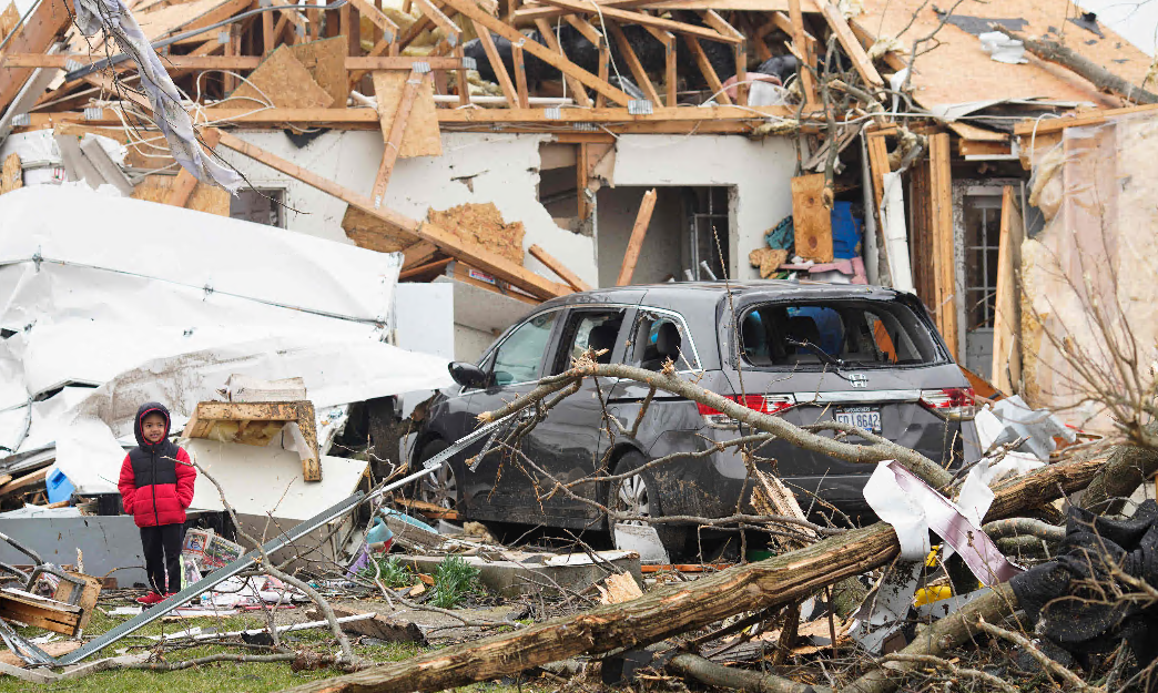 Al menos tres muertos dejan tornados en Ohio; alertan de más tormentas en Kentucky. FOTOS