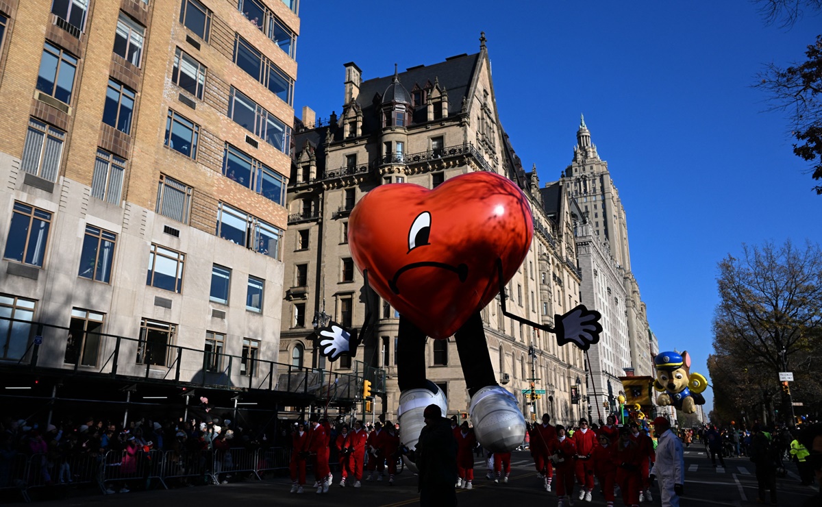 Corazón de Bad Bunny acapara el desfile de Día de Acción de Gracias en NY