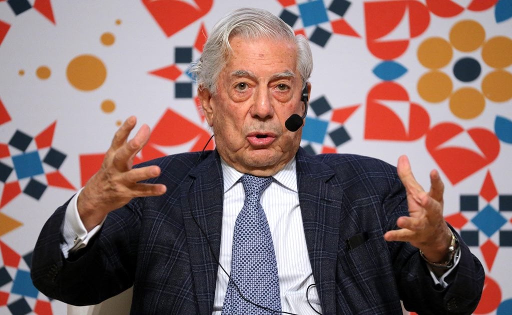 Vargas Llosa donará libros en su cumpleaños