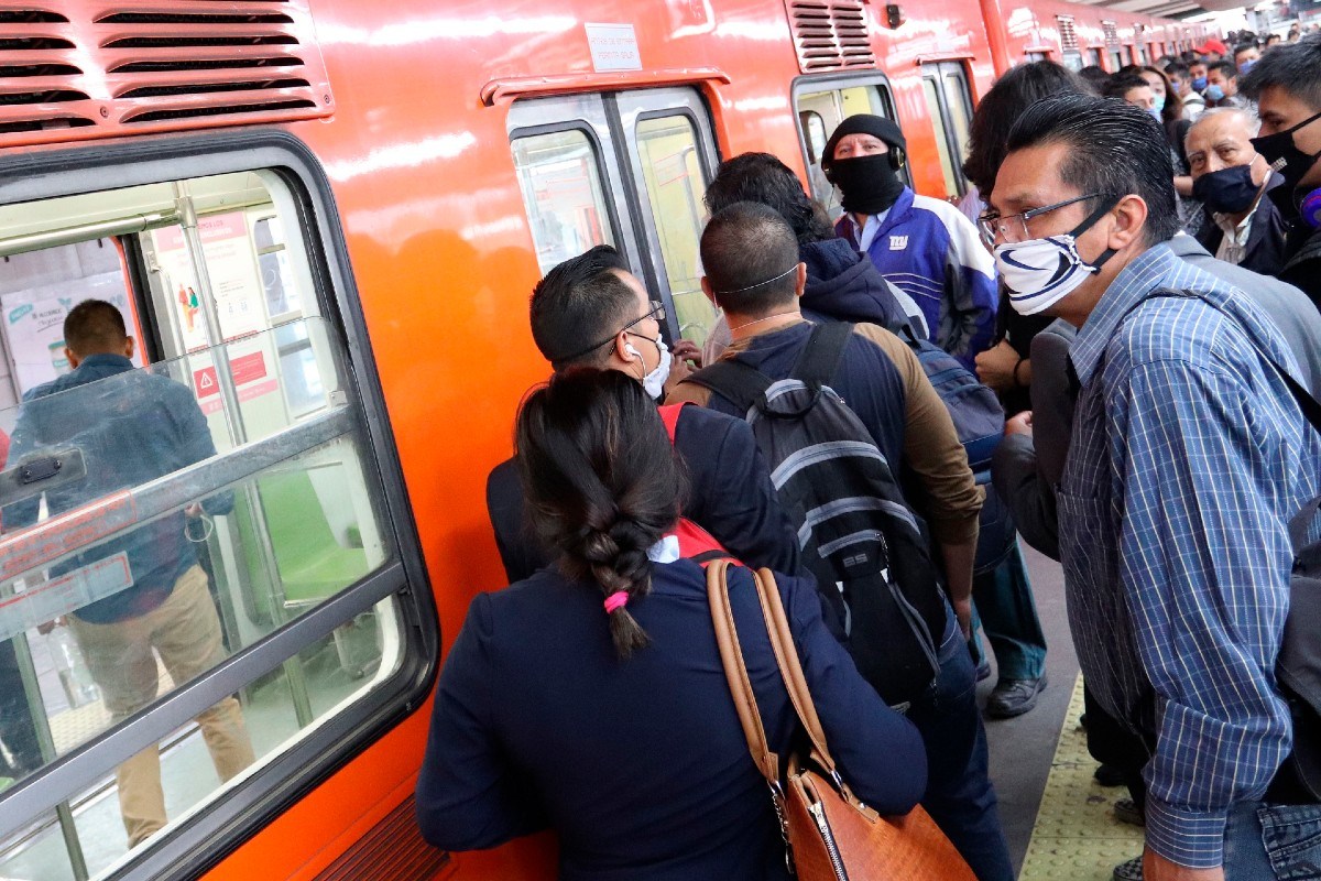 Para evitar retrasos, Metro CDMX pide a usuarios no activar palancas de emergencia indebidamente 