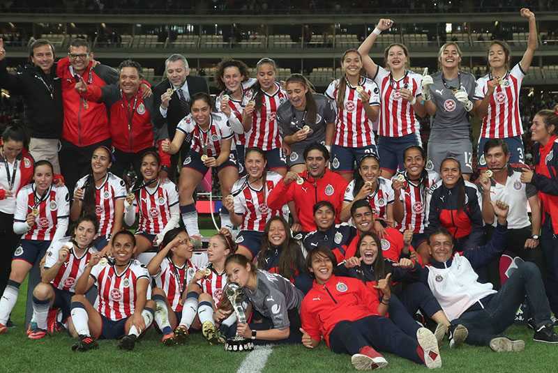 Peña Nieto felicita a Chivas por campeonato femenil