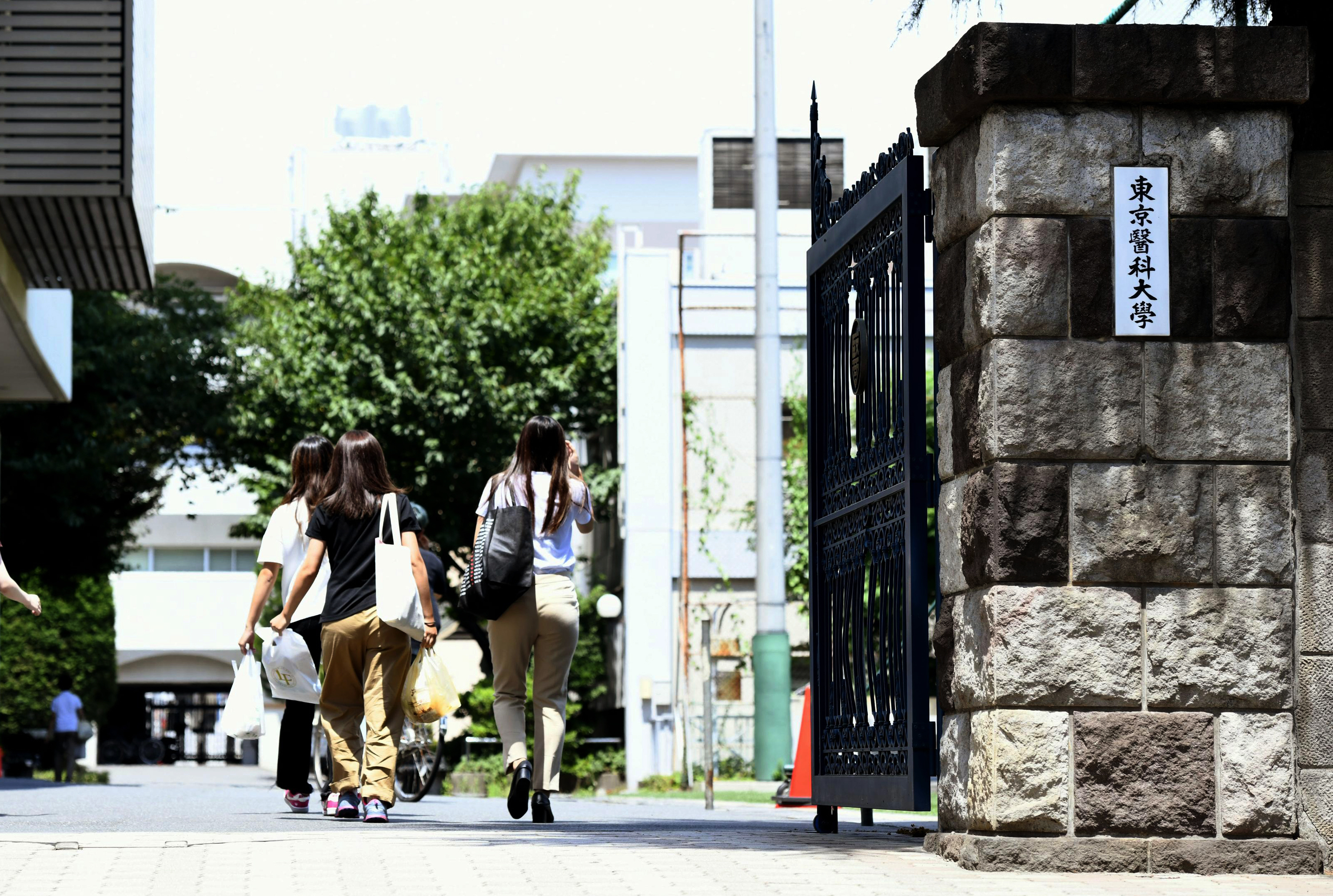 Universidad Médica de Japón manipuló exámenes para admitir a menos mujeres