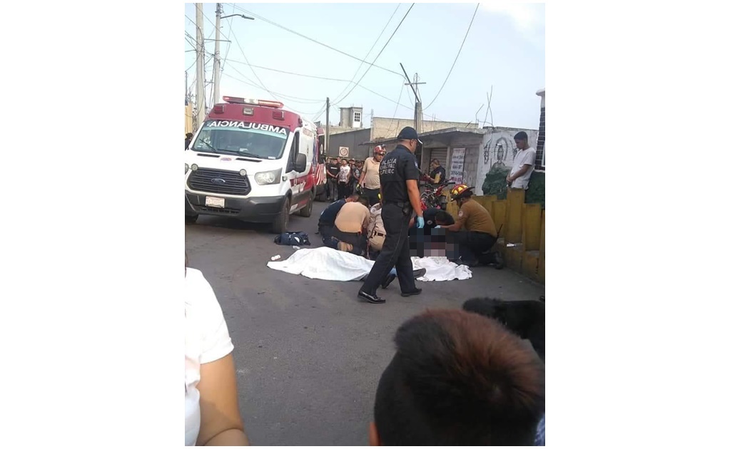 Choque de motocicleta contra barda deja dos muertos en Ecatepec