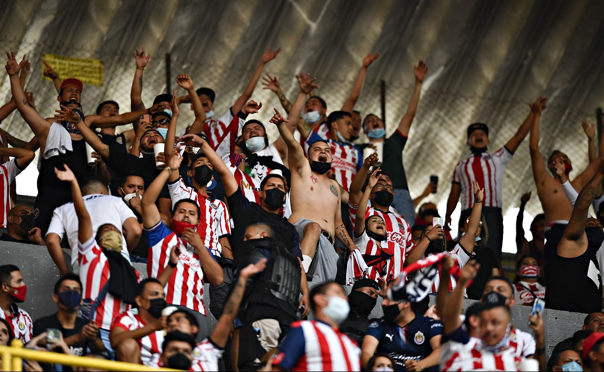 Estadios de Chivas y Atlas aumentarían su aforo