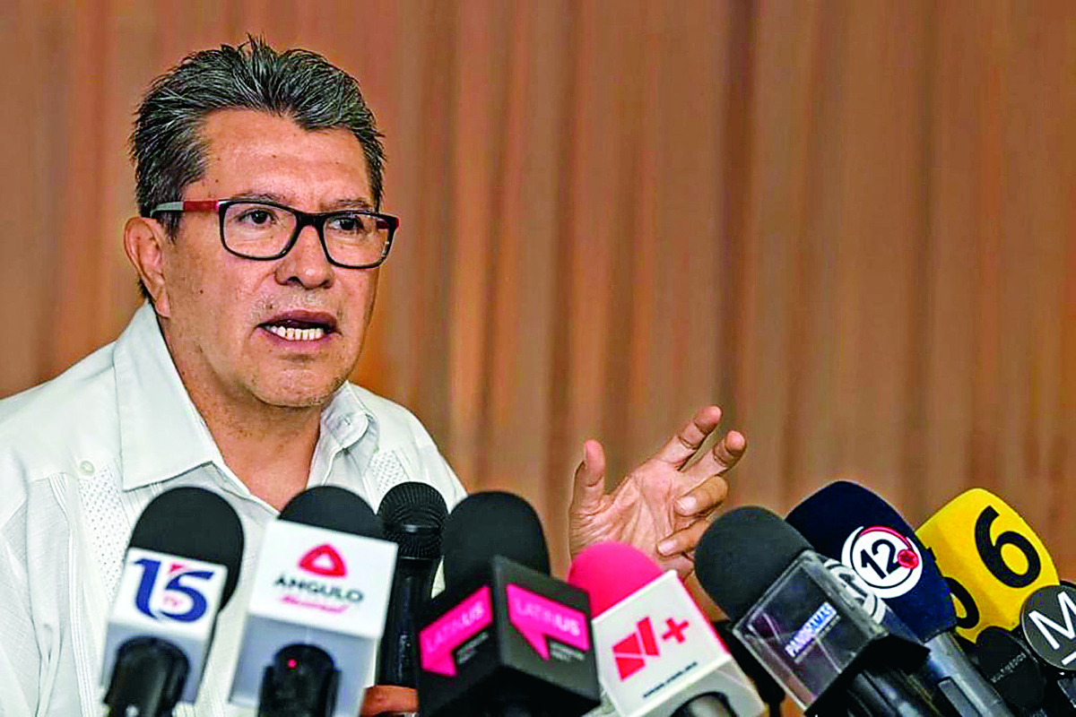 Ricardo Monreal se baja de la contienda por la jefatura de la CDMX