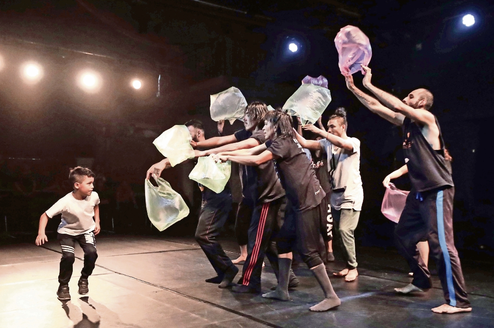 Delfos celebra 25 años de crear en la danza 