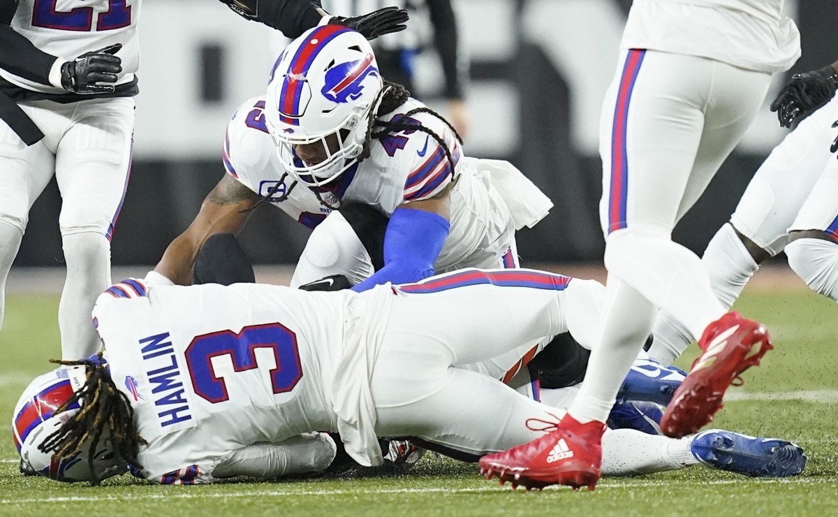 Damar Hamlin, de Bills, en estado crítico tras dramática lesión en NFL