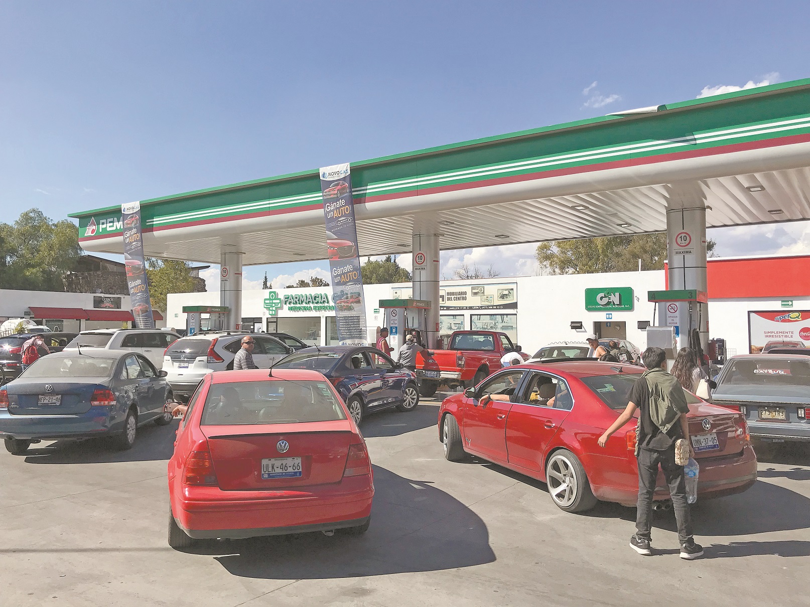 Por "picaduras", reportan desabasto de gasolina