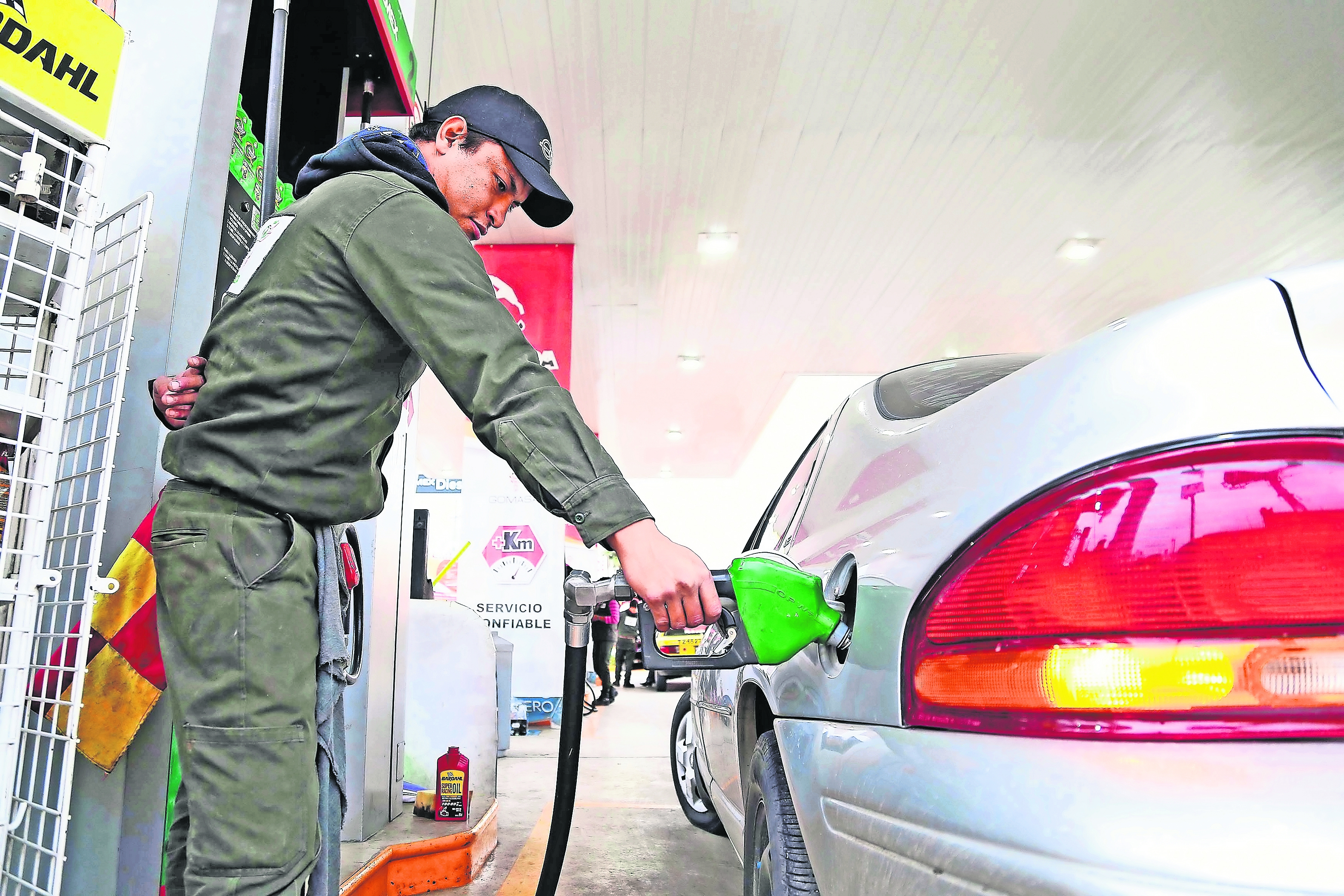 Busca AMLO duplicar producción de gasolina