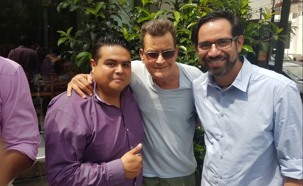 Charlie Sheen pasea por Polanco